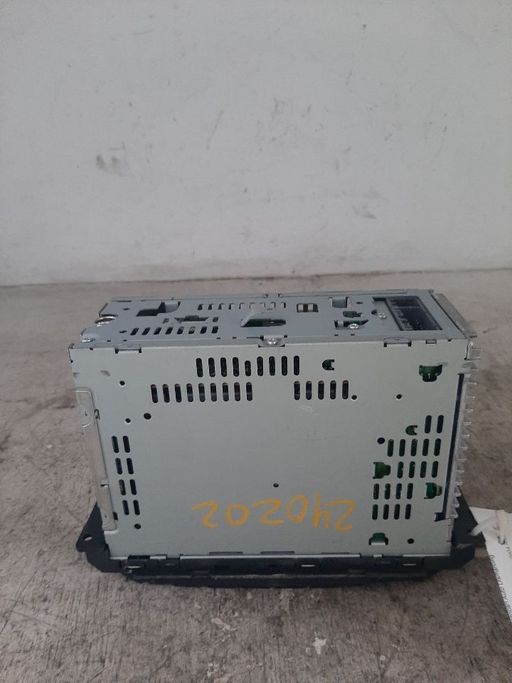 02-07 DODGE CARAVAN Audio Equipment Radio Receiver Am-fm-cassette ID 05064300AC