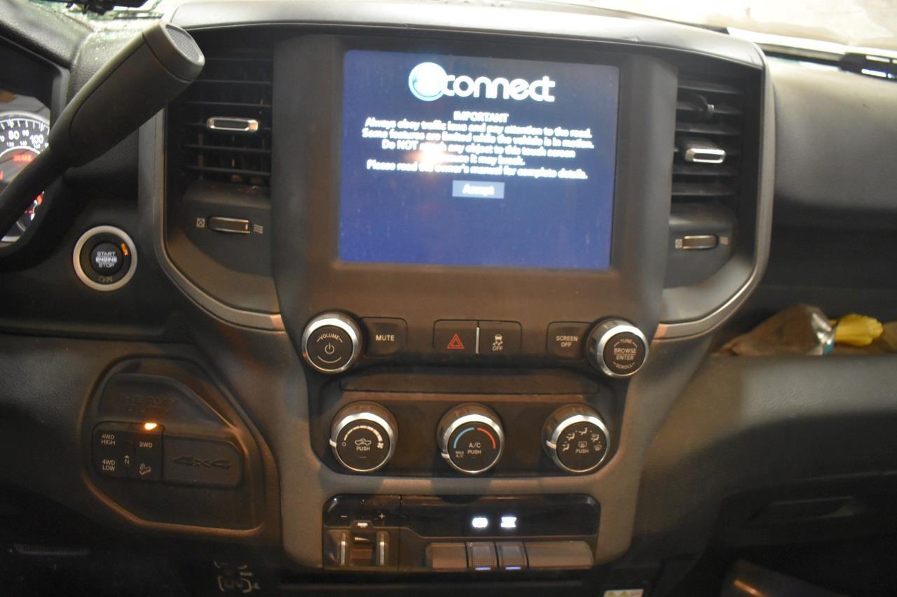 2020 RAM 2500 8.4″ UCONNECT 4 OEM RADIO W/ CONTROL PANEL & SCREEN UCM NON-NAV