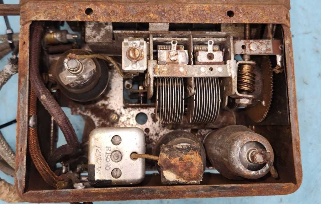 PARTS DONOR RADIO W/SPEAKER Fits 1939 OLDSMOBILE 1244040