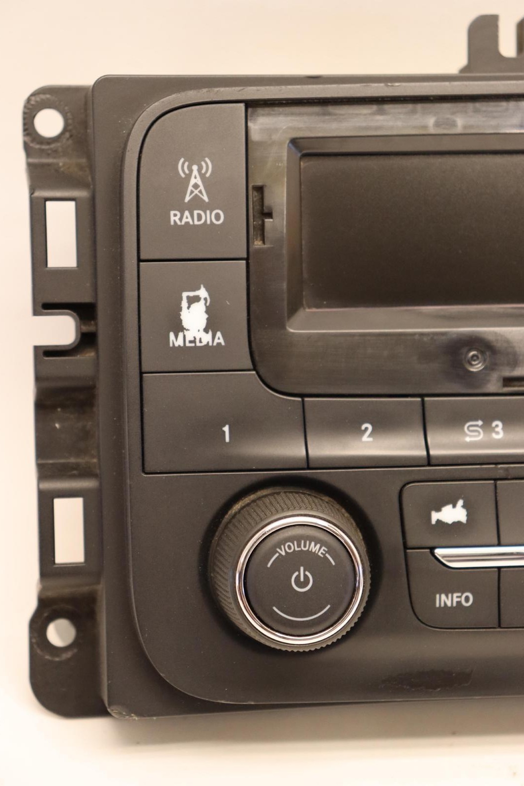 2017-2018 DODGE RAM 2500 AM FM UCONNECT 3.0″ SCREEN RADIO DISPLAY RECEIVER OEM