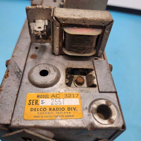 AM RADIO 12-VOLT FITS 1962 STUDEBAKER “UNTESTED” 1081549