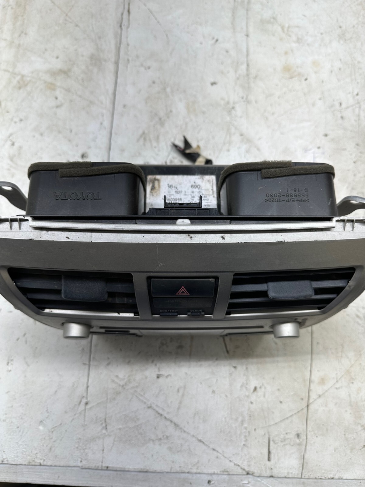 07-08 Toyota Yaris Audio Equipment Radio CD Receiver Sed Control Panel Dash Vent