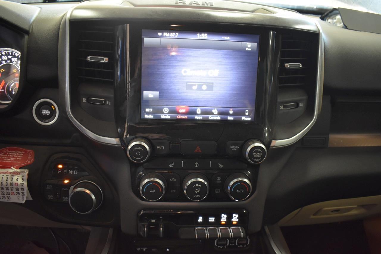 2019 RAM 1500 8.4″ UCONNECT 4 OEM RADIO W/ CONTROL PANEL & RECEIVER UAV NAV