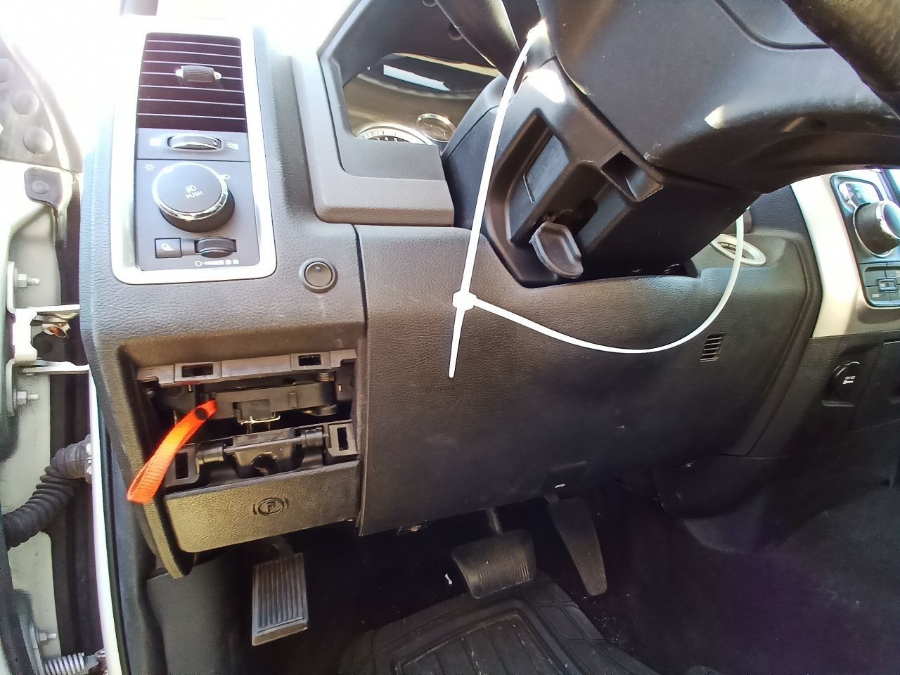 68270663AF AM FM NAV Radio Display And Receiver from 2017 RAM 1500 12410717