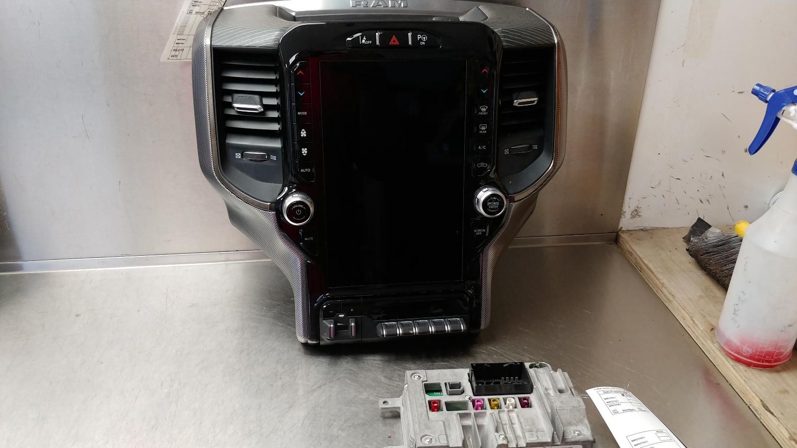 2021 Dodge Ram 1500 12″ Uconnect Radio Display Screen w/ Receiver 6EJ822C1AE