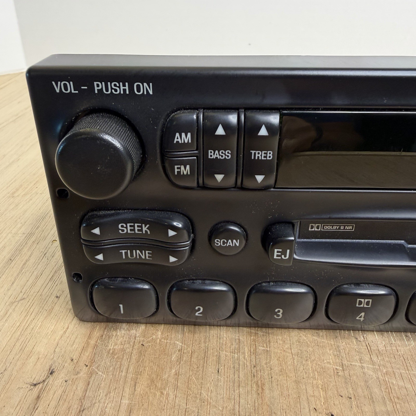 2003 2004 FORD F150 GEUNINE OEM AM/FM CASSETTE RADIO 3L3T-19B132-AA