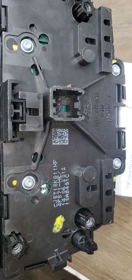ESCAPE 2013 Audio Equipment Radio 1084773