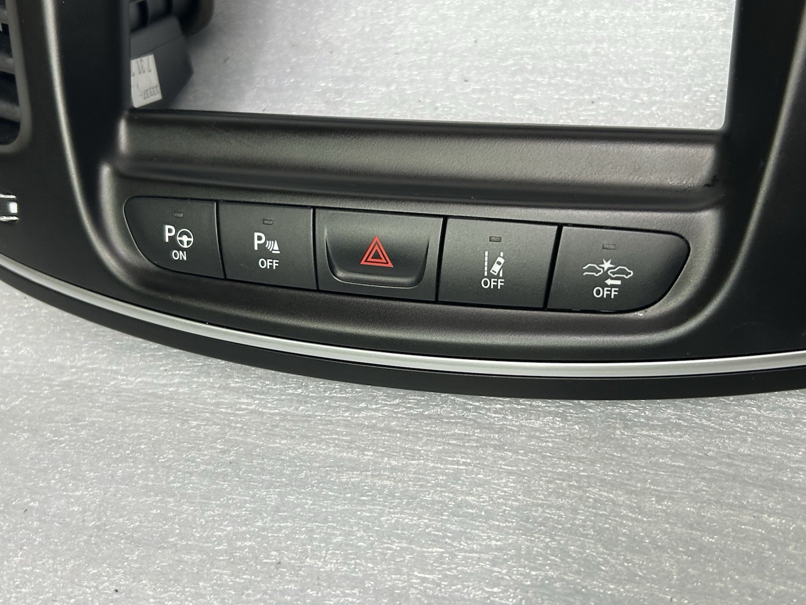 OEM 2015-2017 Chrysler 200 C Uconnect 8.4 Navigation Radio RA4 VP4 NA + BEZEL