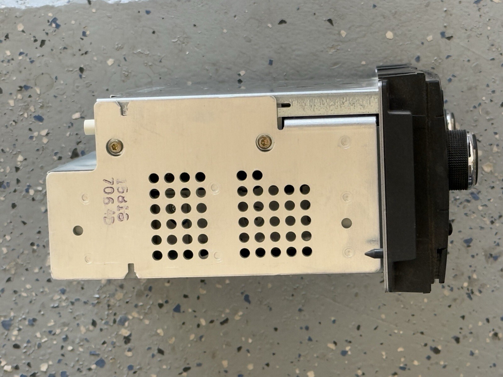Daimler Chrysler Dodge Jeep CD MP3 AUX Radio Car Stereo Unit P05107095AJ
