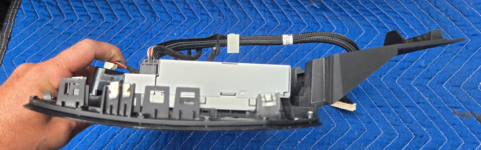 2011 2012 2013 2014 Chrysler 300 Radio Navigation 8.4″ DISPLAY SCREEN 68105156AD