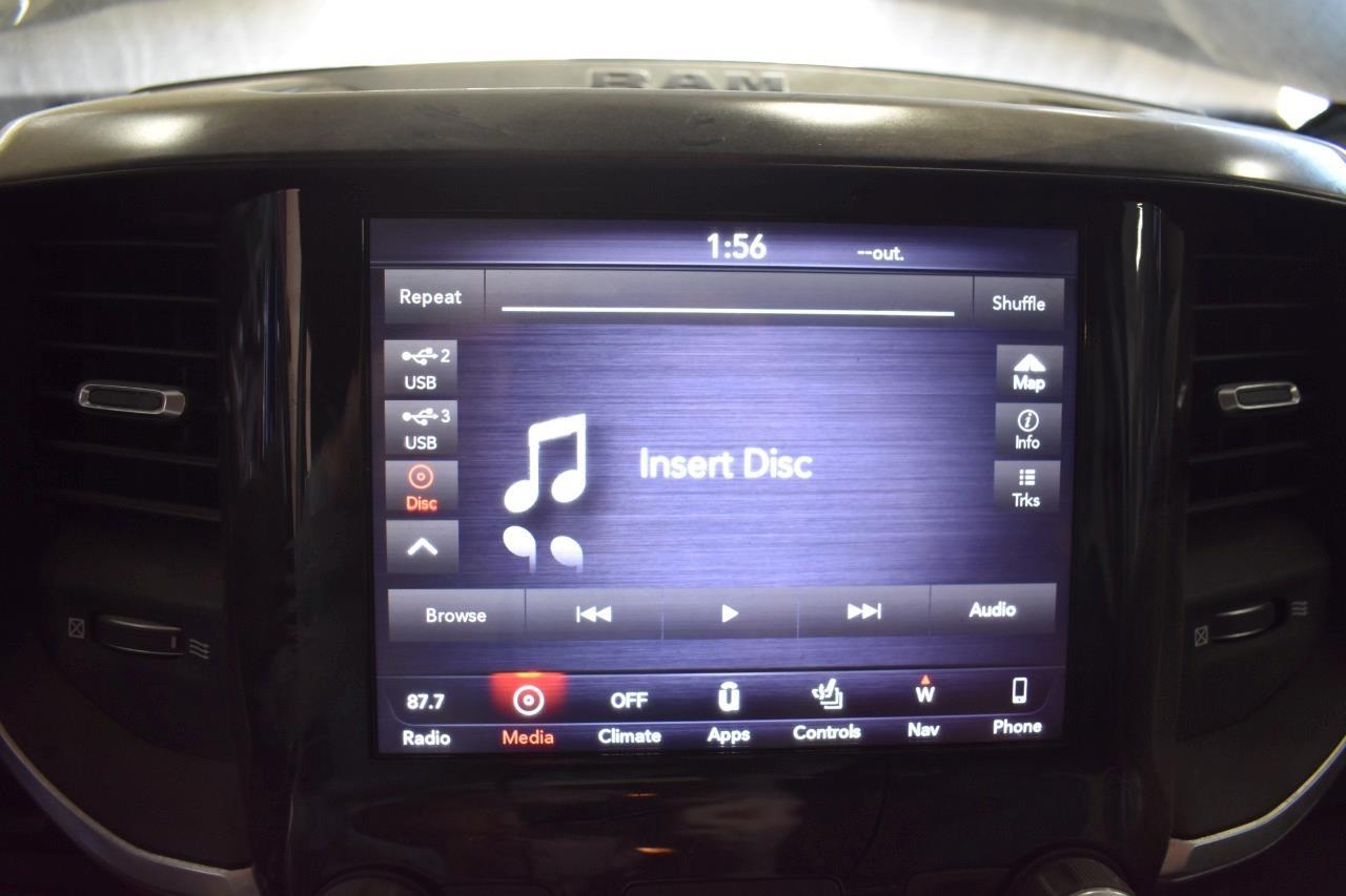 2019 RAM 1500 8.4″ UCONNECT 4 OEM RADIO W/ CONTROL PANEL & RECEIVER UAV NAV