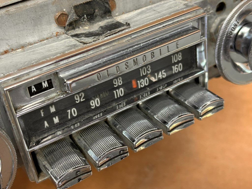 1970 Oldsmobile Factory AM/FM Radio with Amplifier -Not Working- 03BFM1