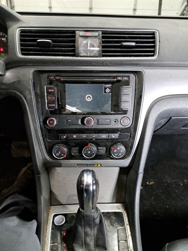 2014 Passat Stereo Radio Genuine Oem Part,Radio/Receiver Sku#4382178