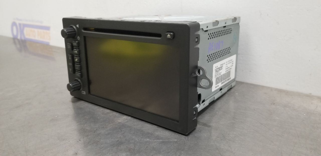 05 HUMMER H2 RADIO RECEIVER HEAD UNIT DISPLAY SCREEN 15229287