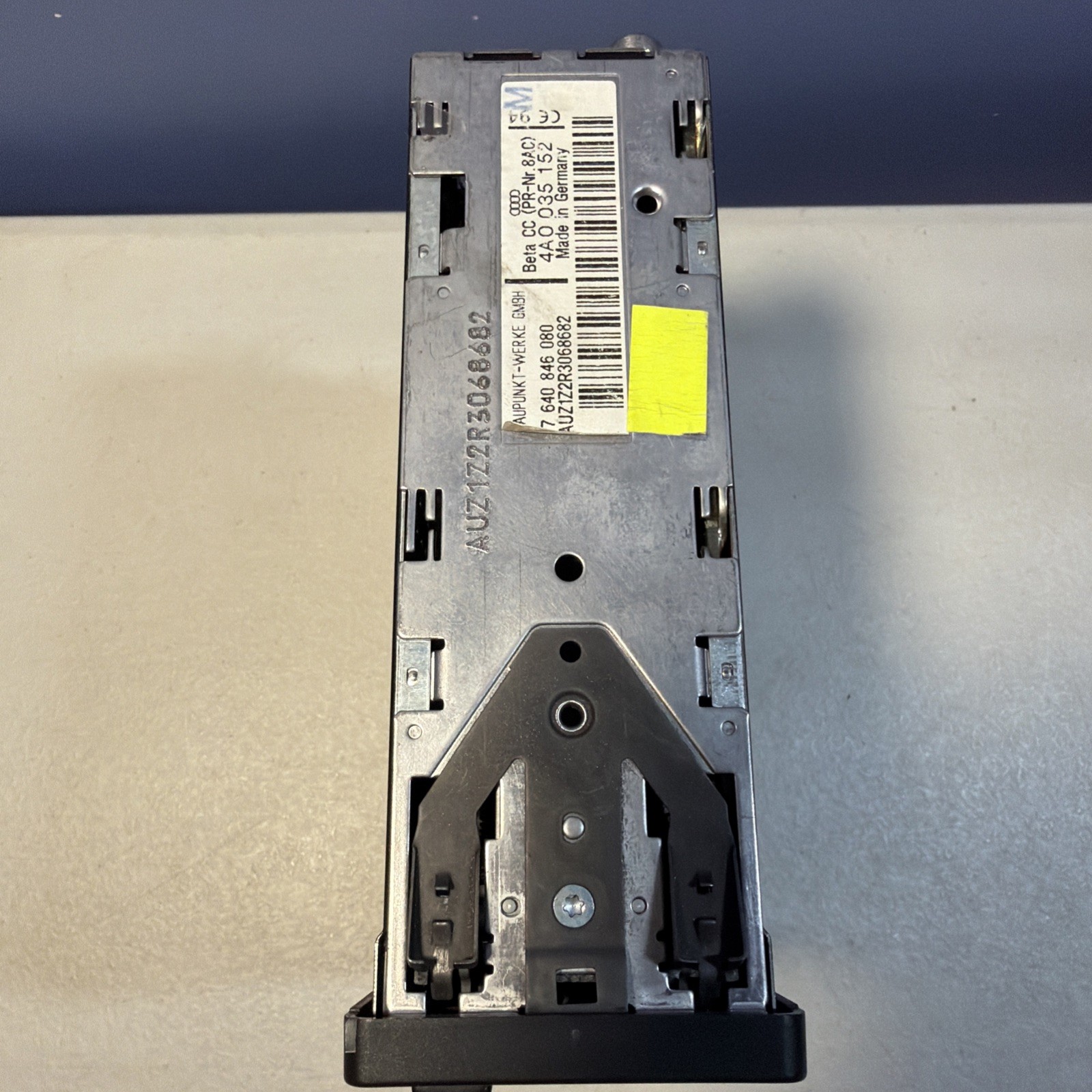 AUDI beta CC Compact Radio Cassette Module 8640846080 4a0035152 -not tested code