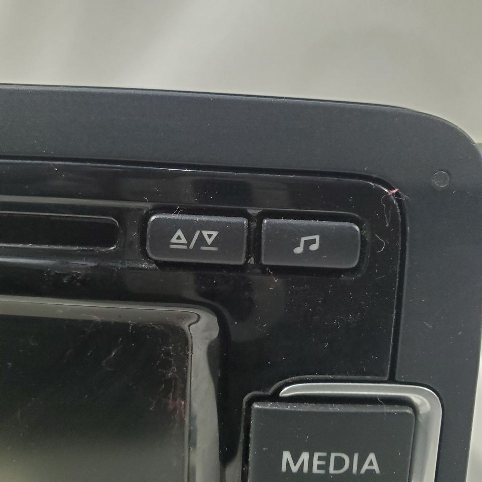 2015 Volkswagen Passat OEM Radio Receiver 1k0035188f
