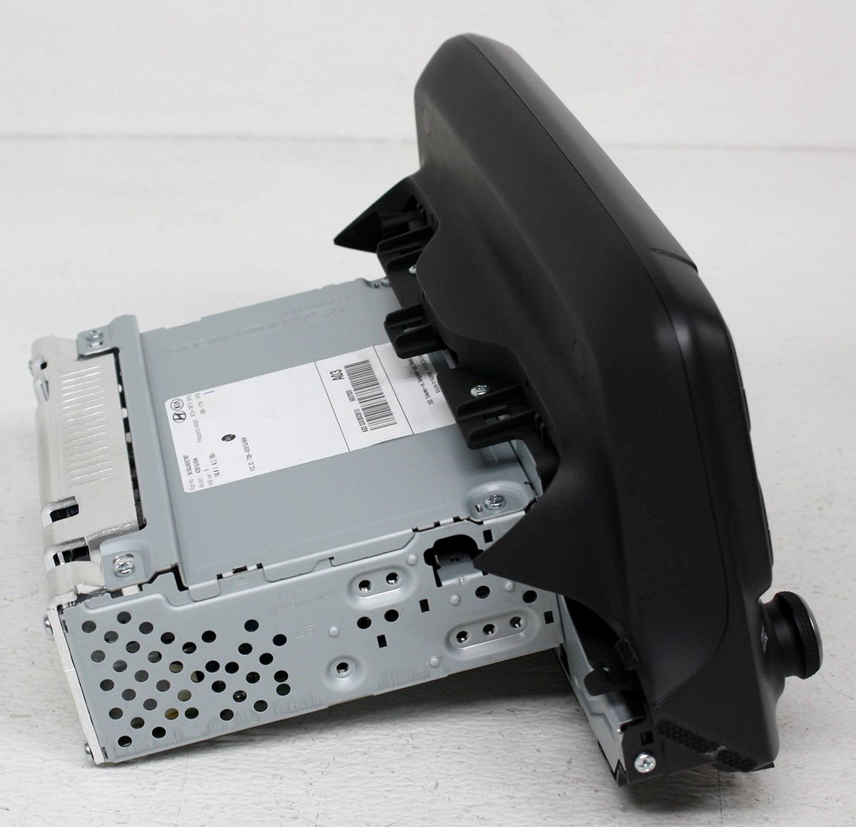 96160-J9020TMT OEM Radio/Audio Receiver For 2018-20 Hyundai Kona (US)