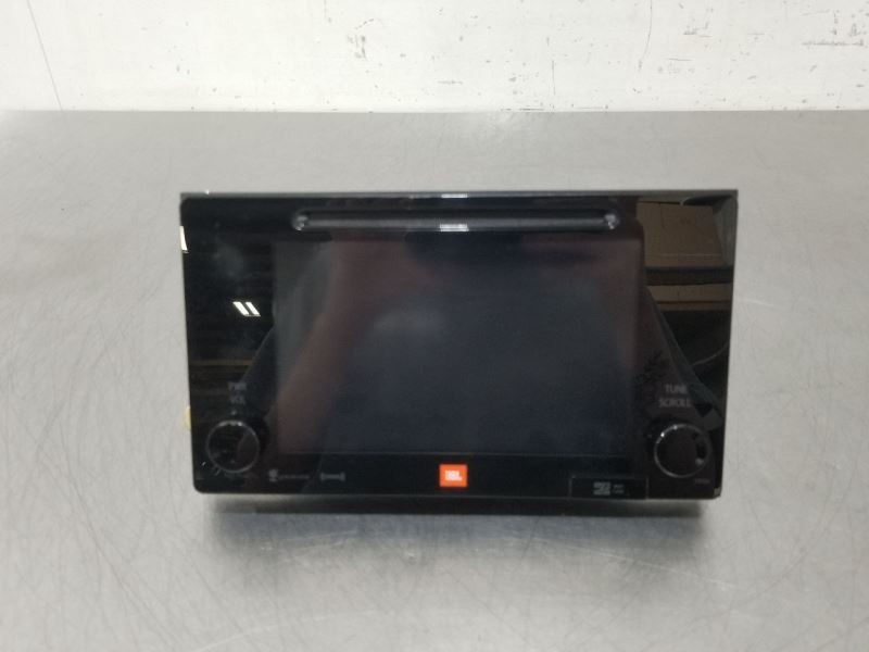 19 2019 TOYOTA TACOMA OEM RADIO DISPLAY AND RECEIVER 8610004173