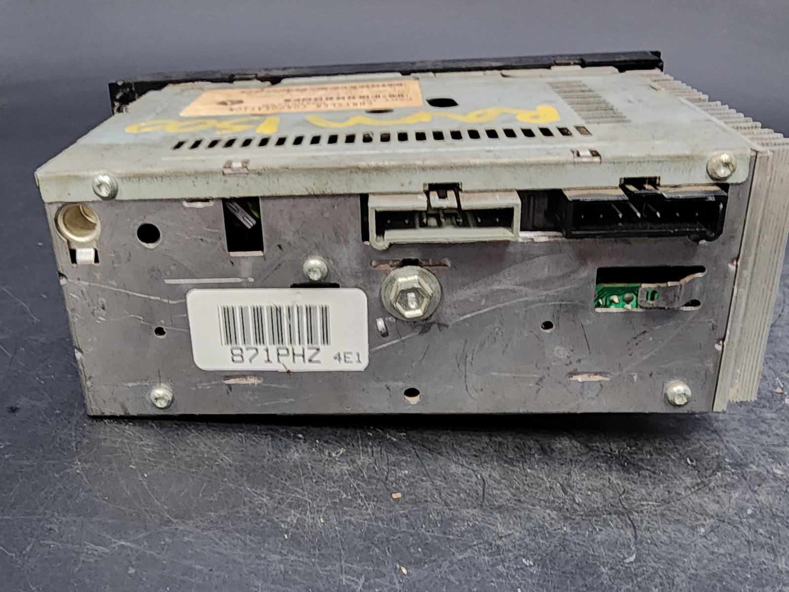 OEM 88-02 Chrysler Dodge Jeep AM FM Radio Cassette Player P04858556 Used