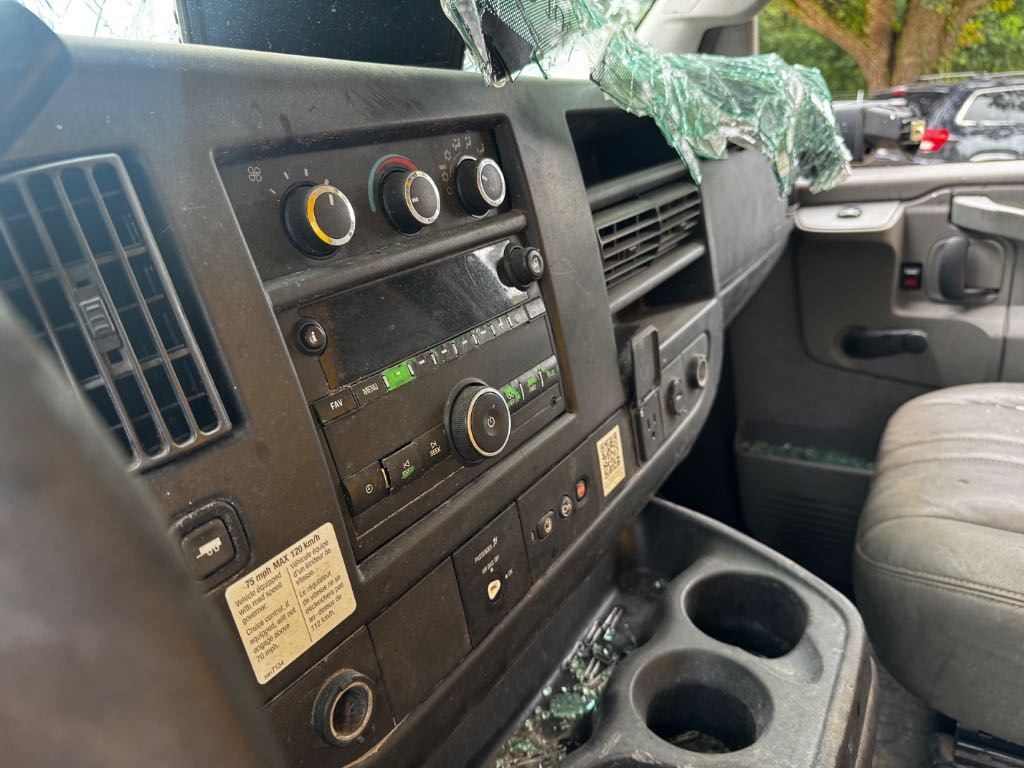 2017 2024 GMC Savana 3500 OEM Radio Buttons Have Wear 1 Missing Button 23475279