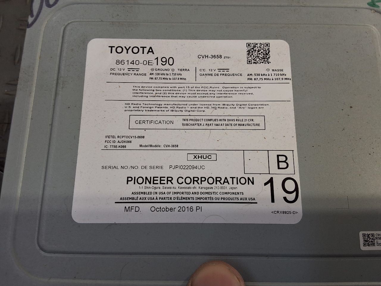 2016 Toyota HIGHLANDER Radio Display And Receiver ID P11264 on Radio Face