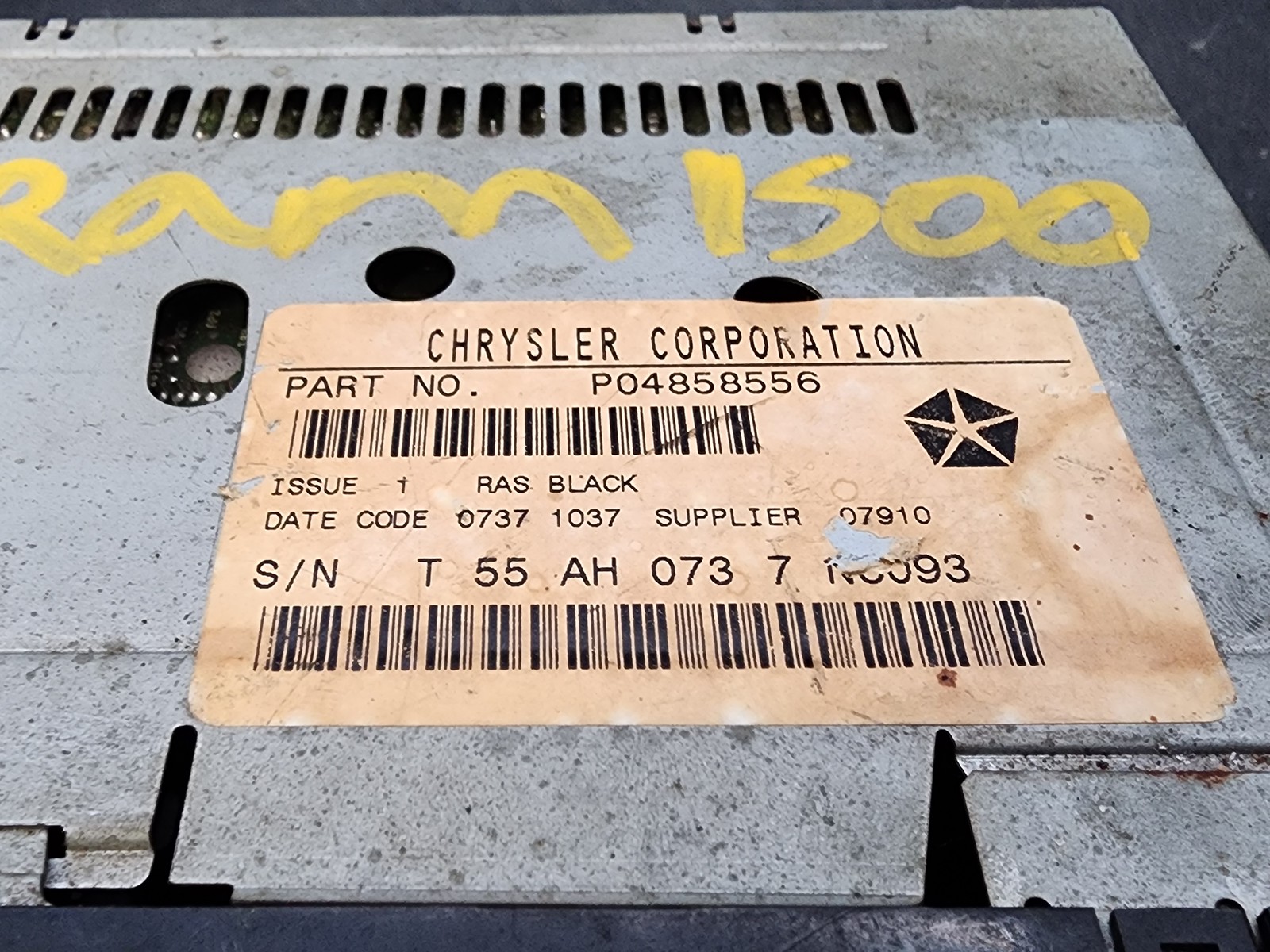 OEM 88-02 Chrysler Dodge Jeep AM FM Radio Cassette Player P04858556 Used