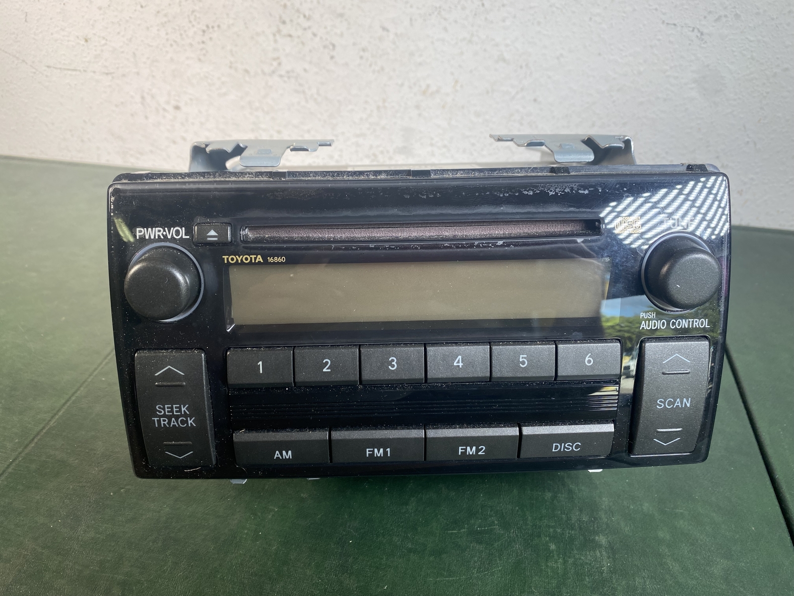 2005-2006 Toyota Camry OEM CD AM FM Radio Receiver Face 16860 P/N 86120-AA160