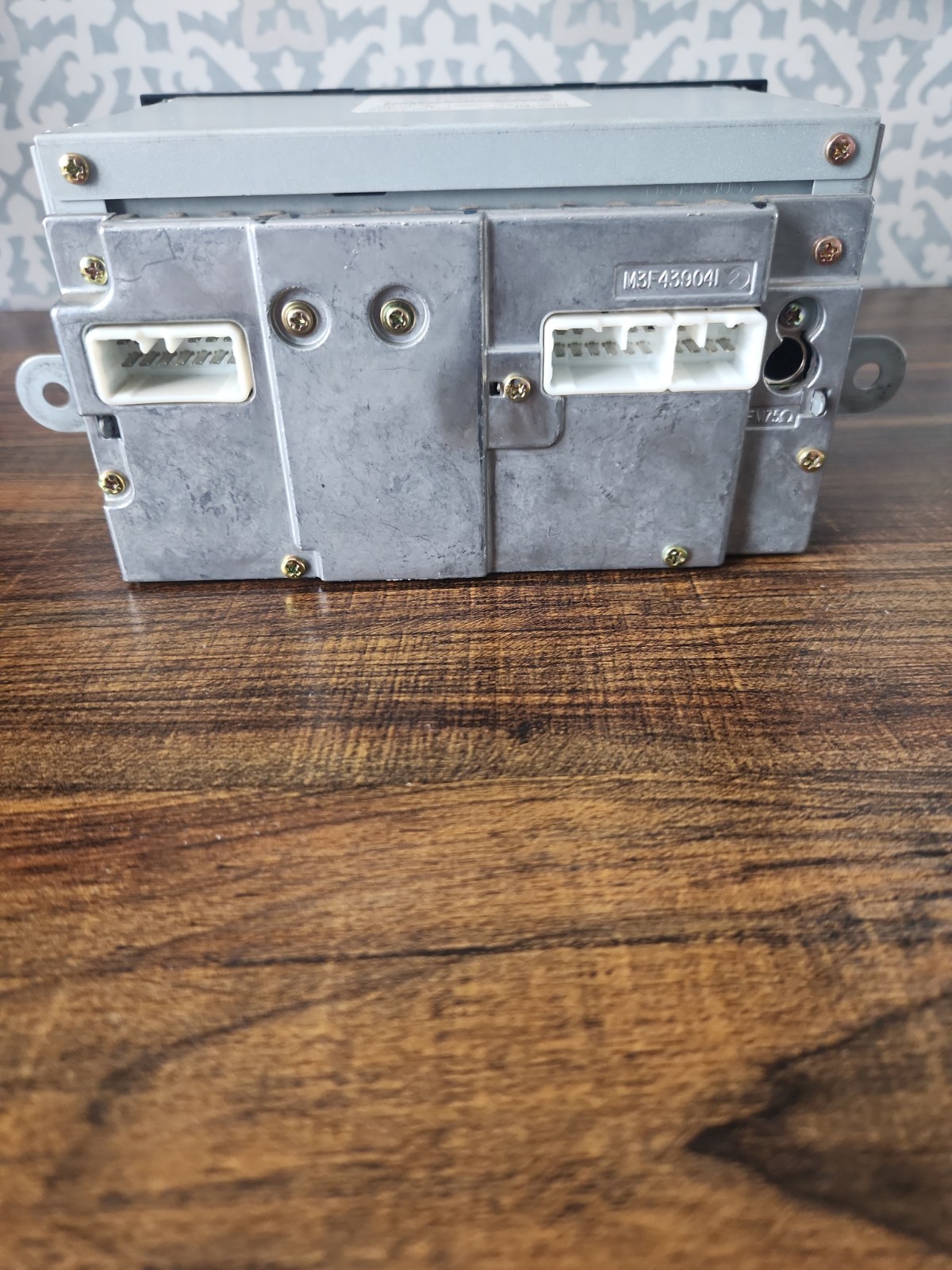 2001: Toyota RAV4 – AM/FM Radio Receiver CD Player Cassette – A56818 86120-42040