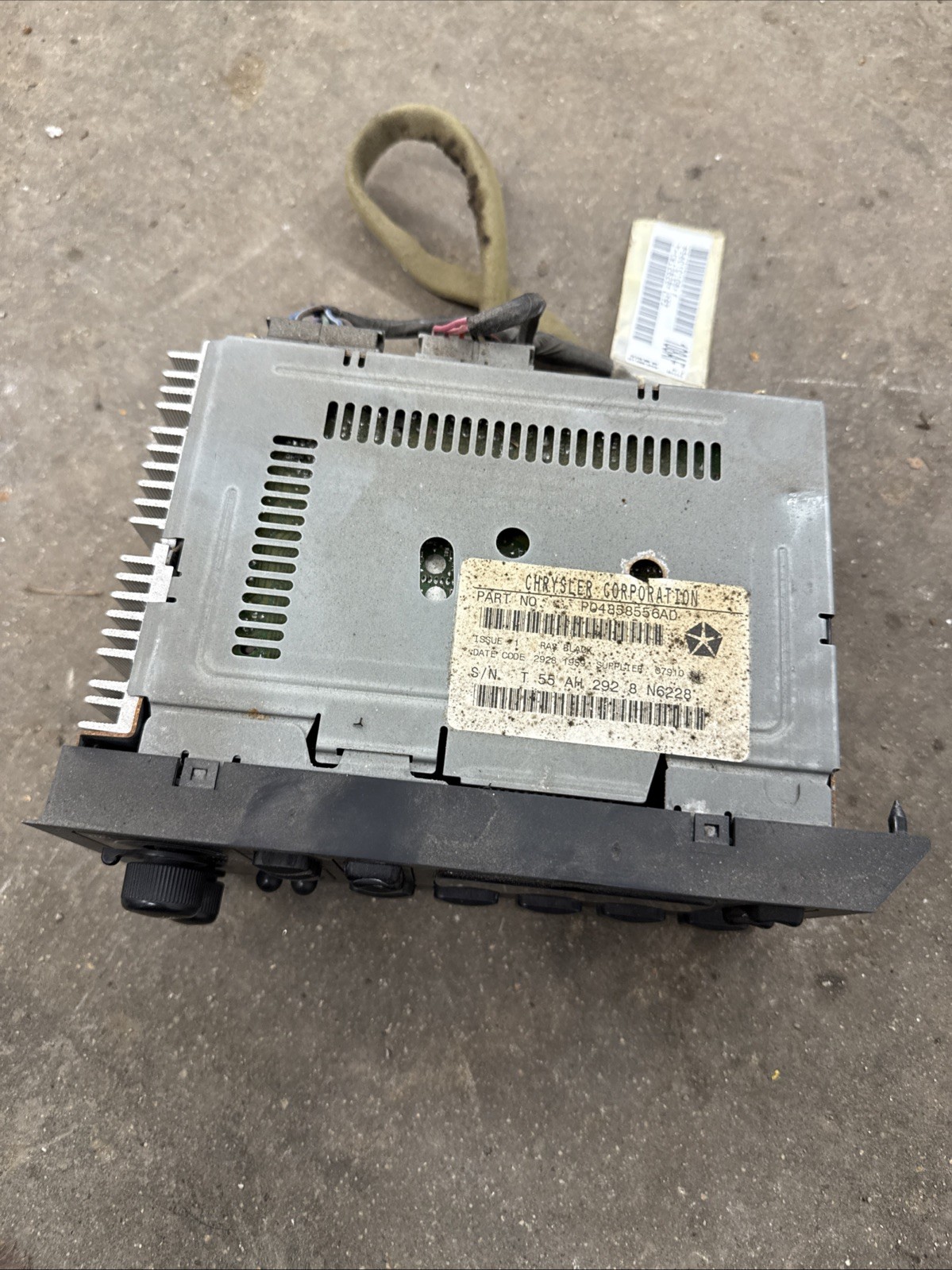 84-02 Chrysler Dodge Jeep Wrangler OEM Cassette Player Radio P04858556AD