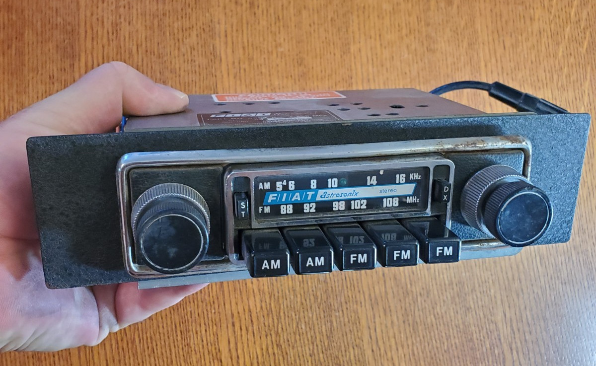 Fiat Astrosonix Stereo Pushbutton AM/FM Original Radio, Part # 8967