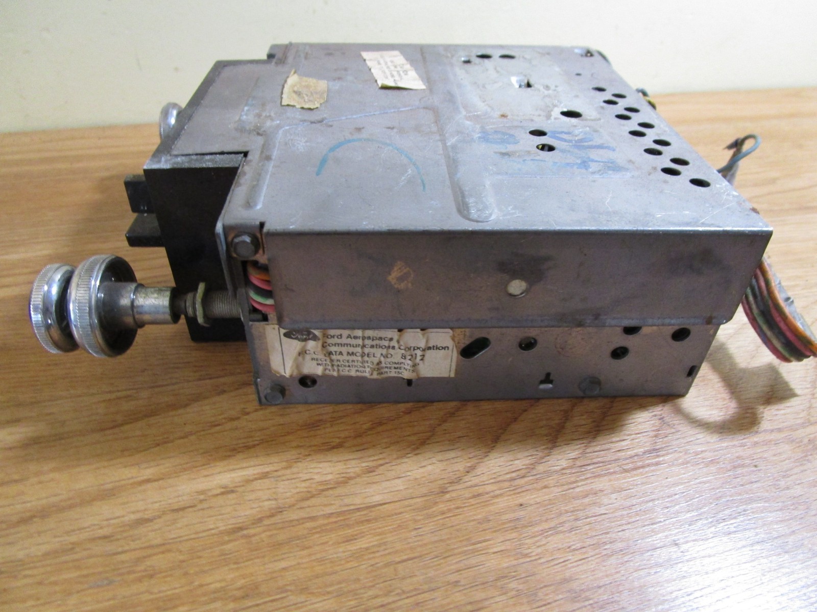 Vintage Ford Am Fm 8 Track Car Radio Model 8212