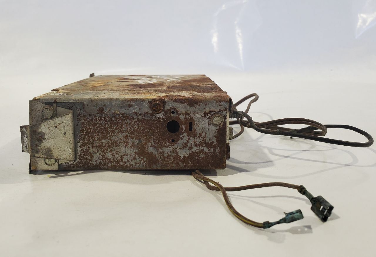 1968 1970 Volkswagen Beetle OEM Sapphire XV Untested Radio Sold As Is