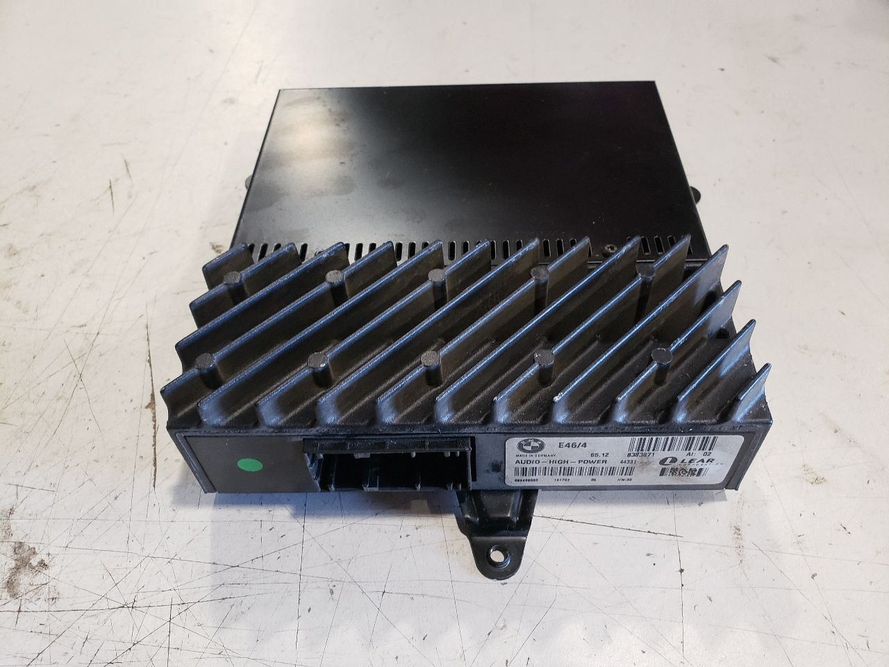 (E46/4 Lear) Amplifier – 2005 BMW 325I E46 Sedan – OEM 8383871