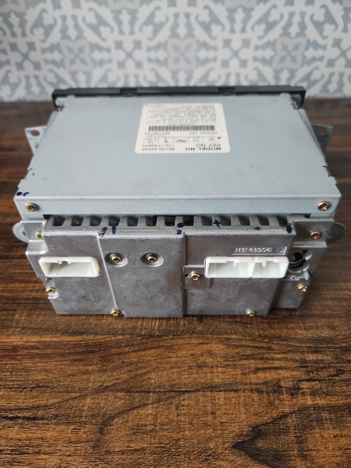 2001: Toyota RAV4 – AM/FM Radio Receiver CD Player Cassette – A56818 86120-42040