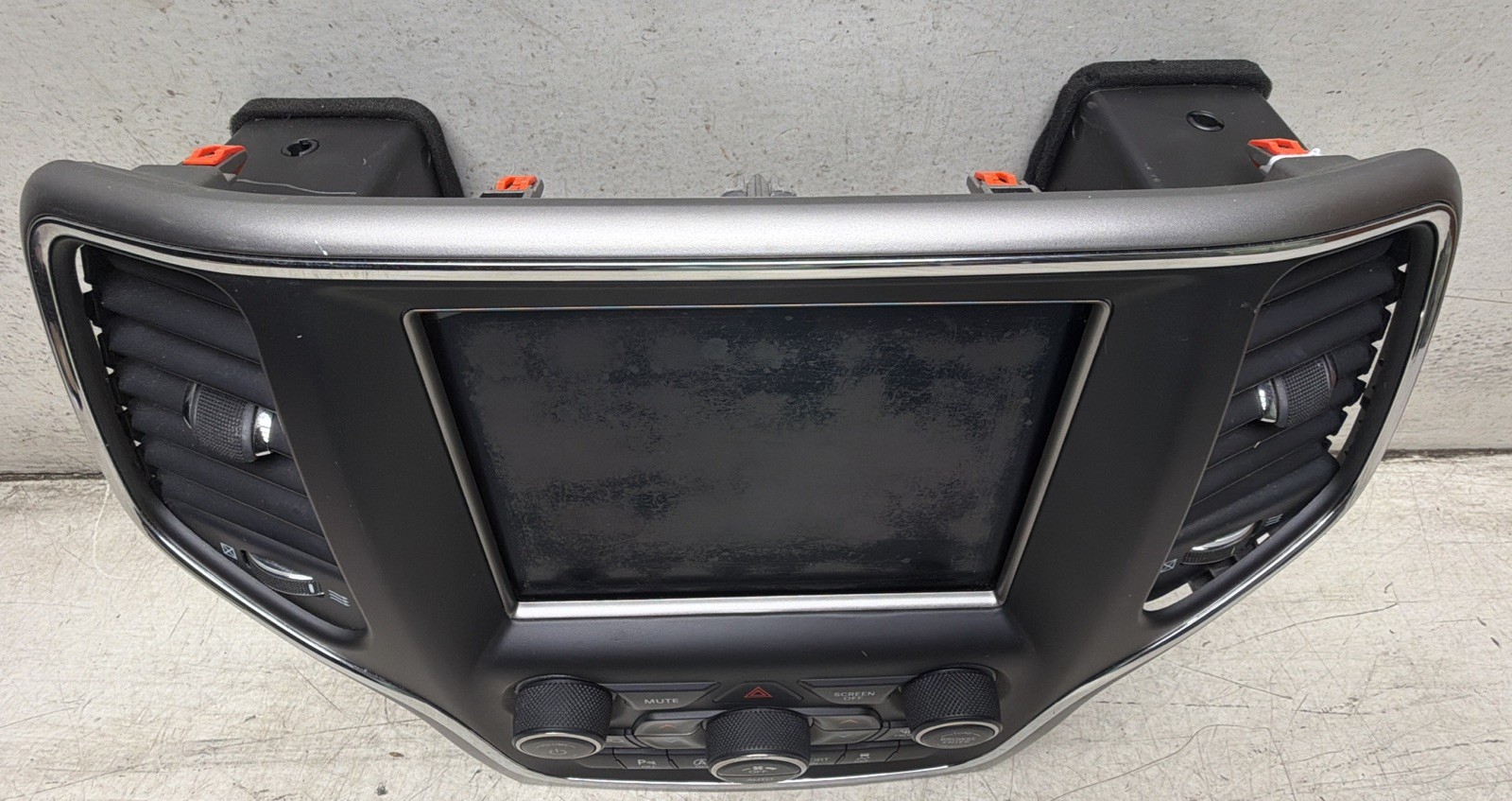*14-18 JEEP GRAND CHEROKEE VP4 Media Radio Ctr. w/LCD SCREEN 68306656AM OEM L316