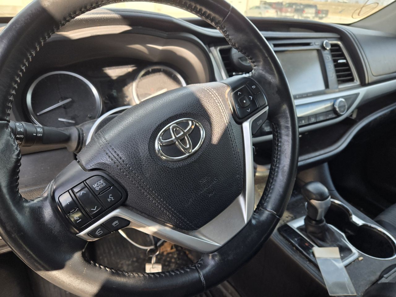 2016 Toyota HIGHLANDER Radio Display And Receiver ID P11264 on Radio Face