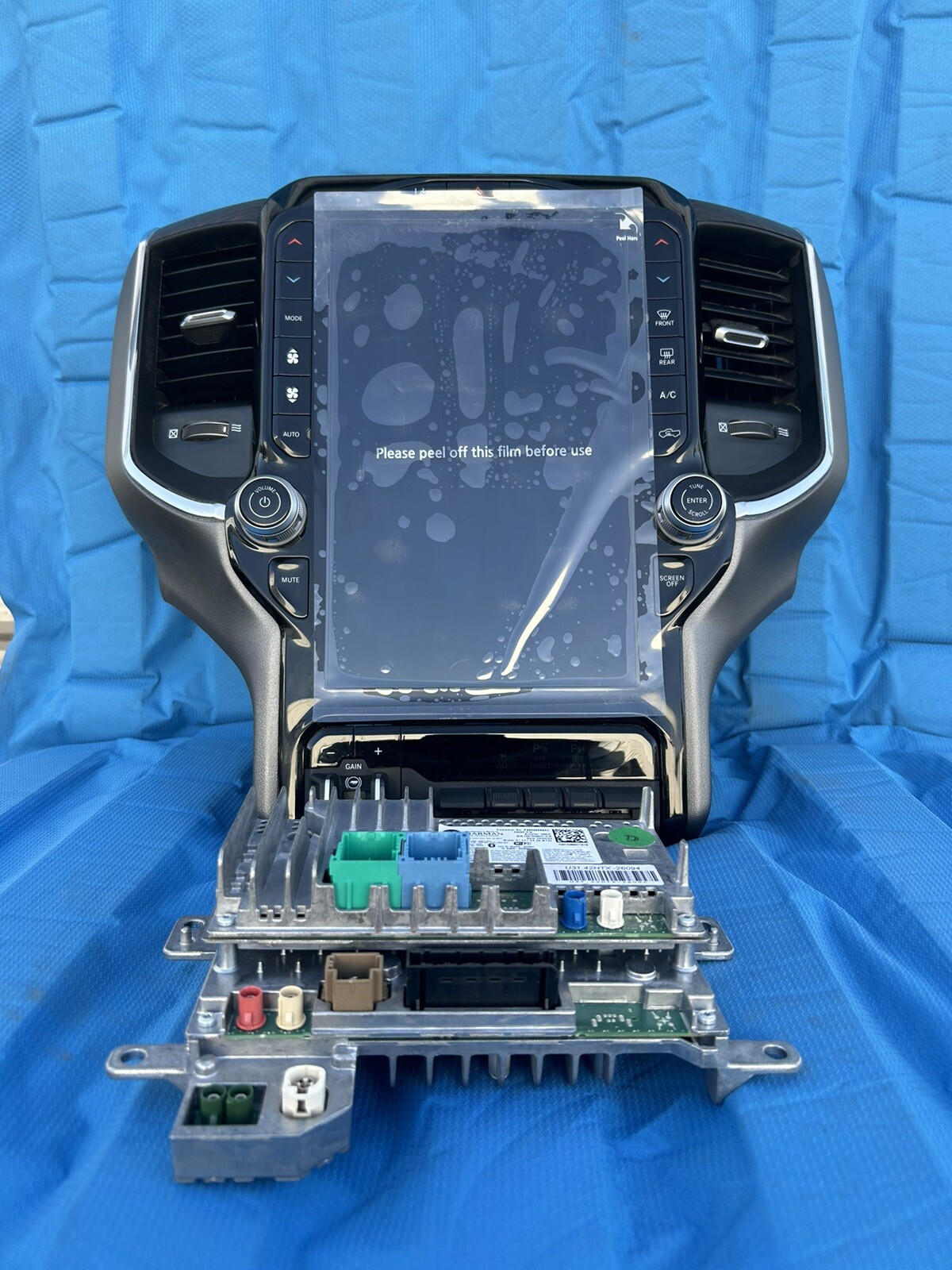 19-25 RAM 12″ UCONNECT 4C CARPLAY/GPS NAV/SXM UAX RADIO BEZEL DISPLAY 68598596AC