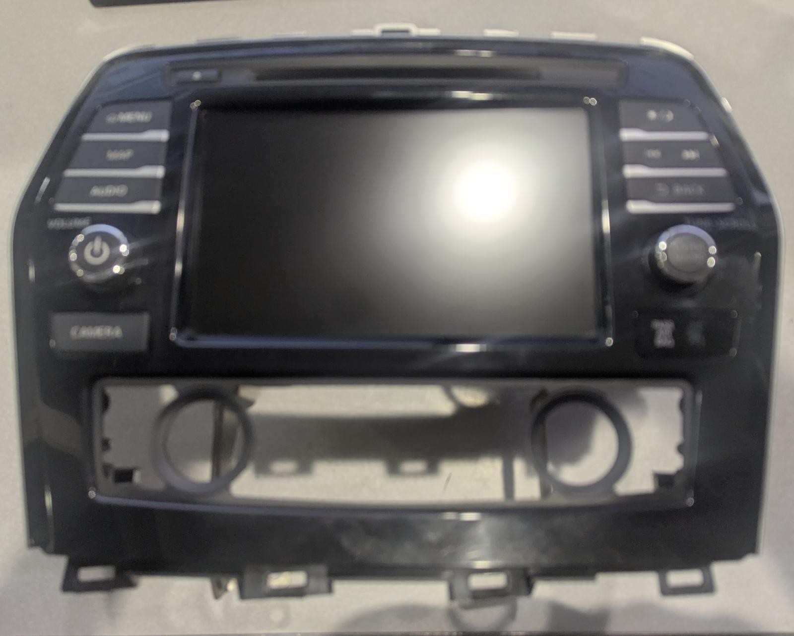 19 20 MAXIMA Radio Display and Receiver, w/Navigation Option. ID 25915DJ0D