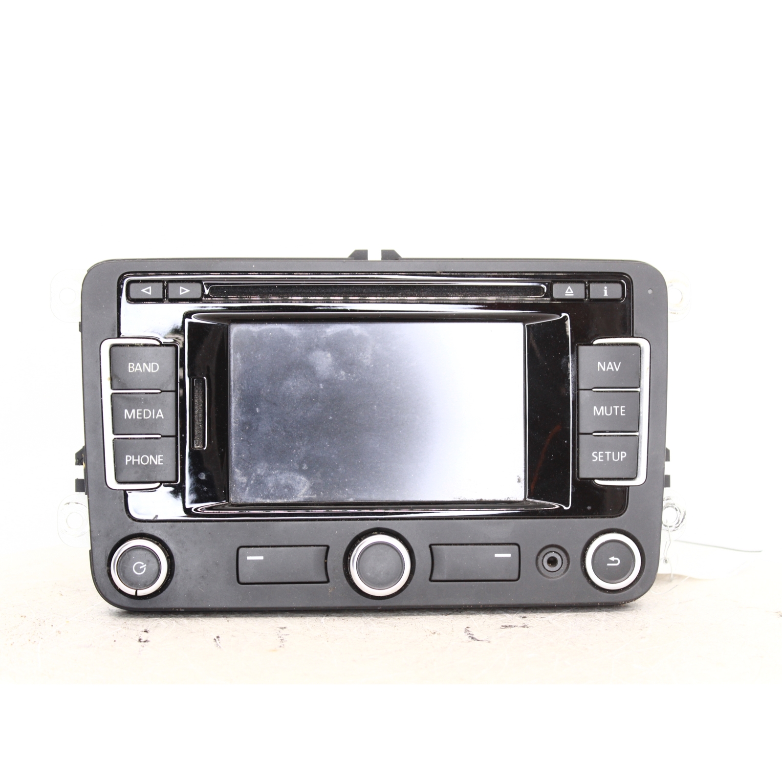 2014 Volkswagen Passat Radio Receiver Part Number – 638-12126 Used