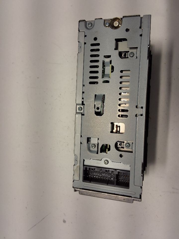 2002-2004 Dodge Dakota Radio Receiver w/CD Player Face Plate ID RAZ