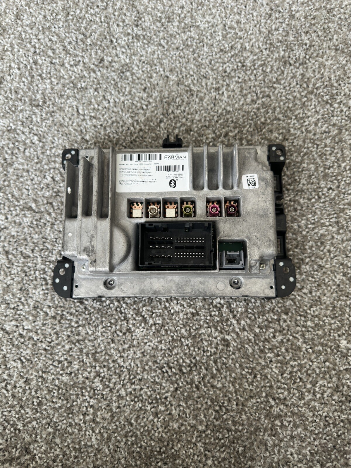 uconnect 8.4 radio with navigation – Does Not Have Apple CarPlay & android Auto