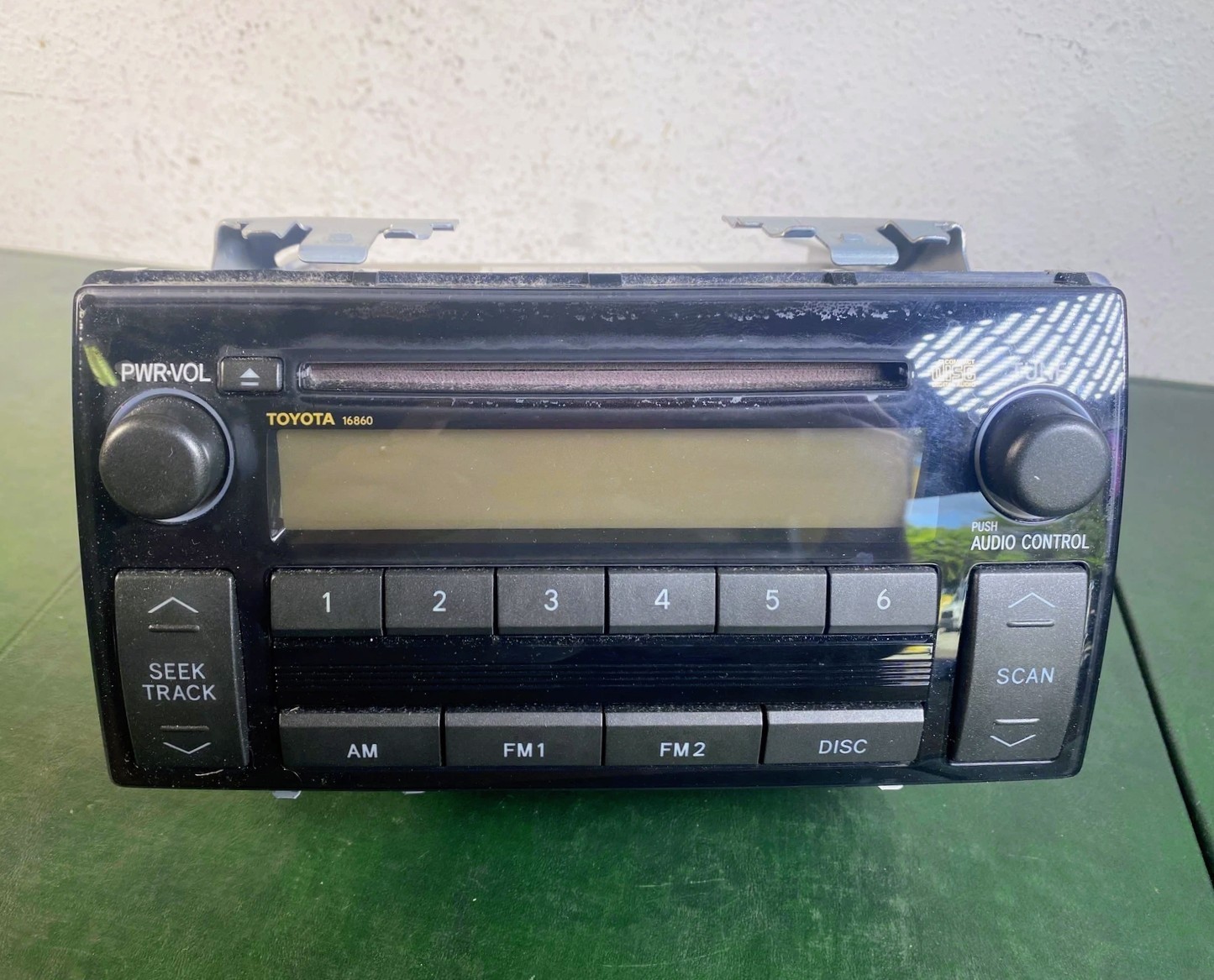 2005-2006 Toyota Camry OEM CD AM FM Radio Receiver Face 16860 P/N 86120-AA160