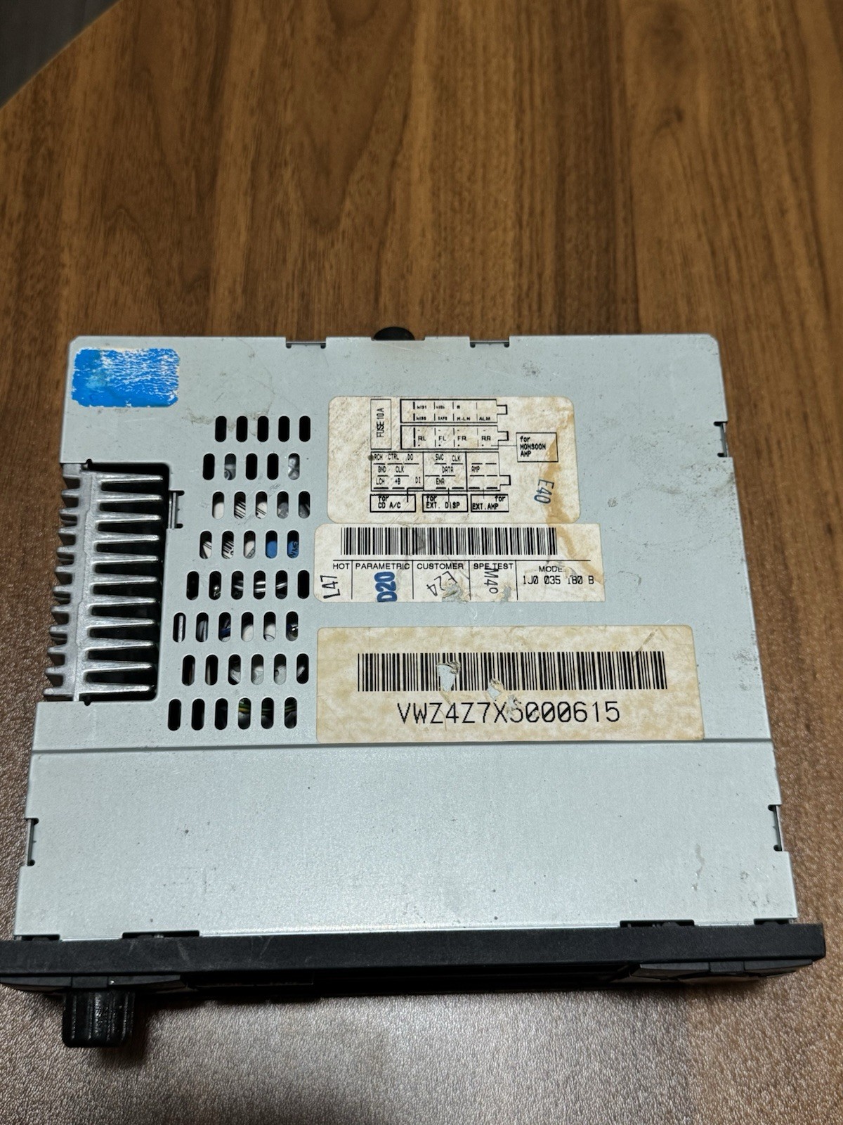 Volkswagen 09351369 VWZ4Z7X5000615 Radio Cassette Player Car Stereo