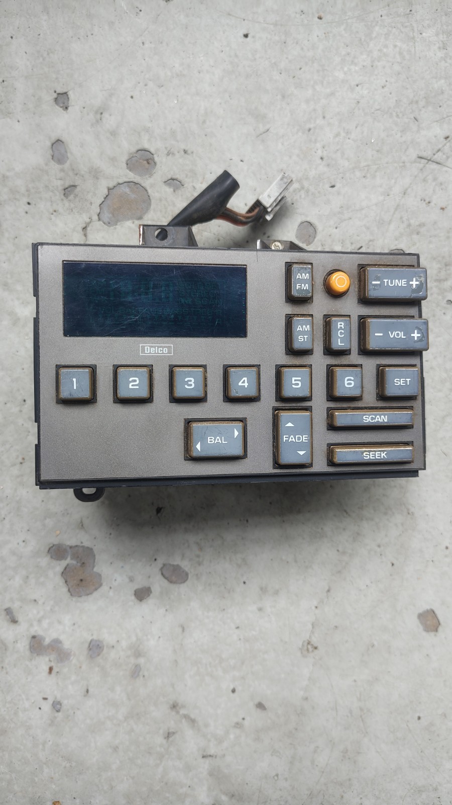 1988-1994 Chevy GMC Silverado Sierra Suburban Am/FM Radio Head Unit 16141385