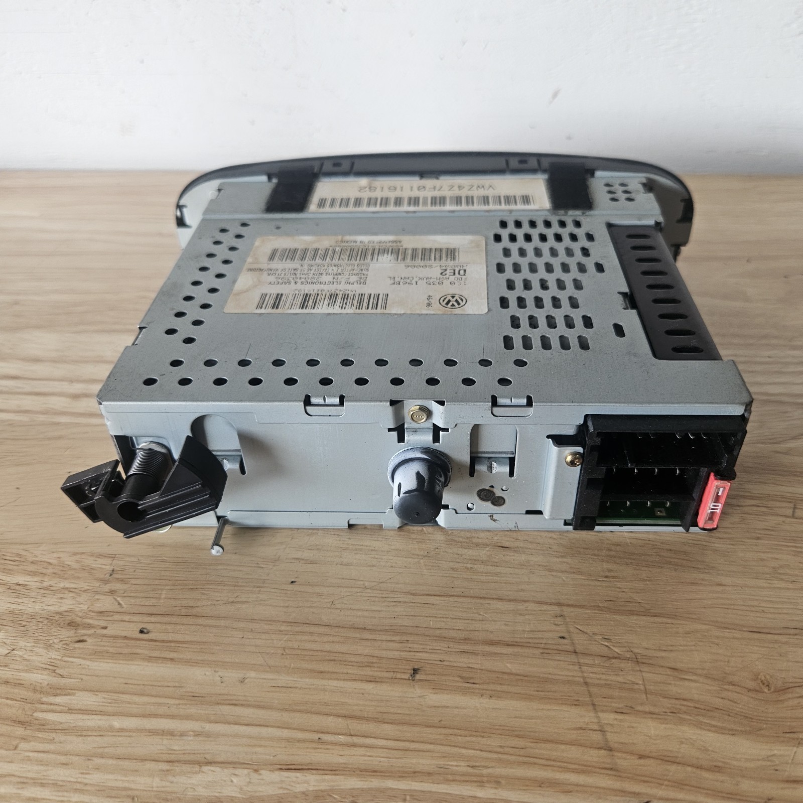 1998-2010 Volkswagen Beetle Radio Stereo Head Unit MP3 CD OEM