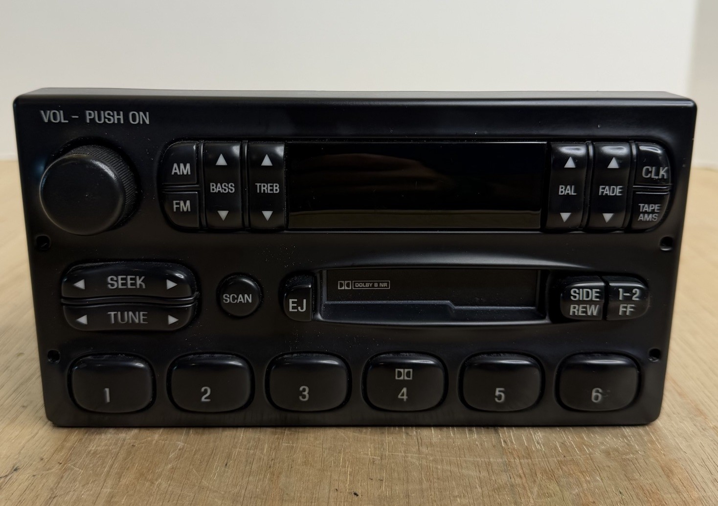 2003 2004 FORD F150 GEUNINE OEM AM/FM CASSETTE RADIO 3L3T-19B132-AA
