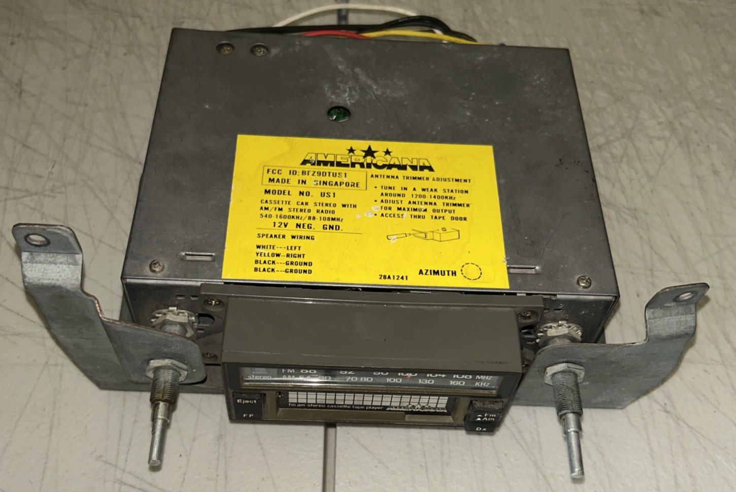 Americana US1 Tape Player Radio Stereo FOR PARTS OR REPAIR NOT WORKING UNTESTED