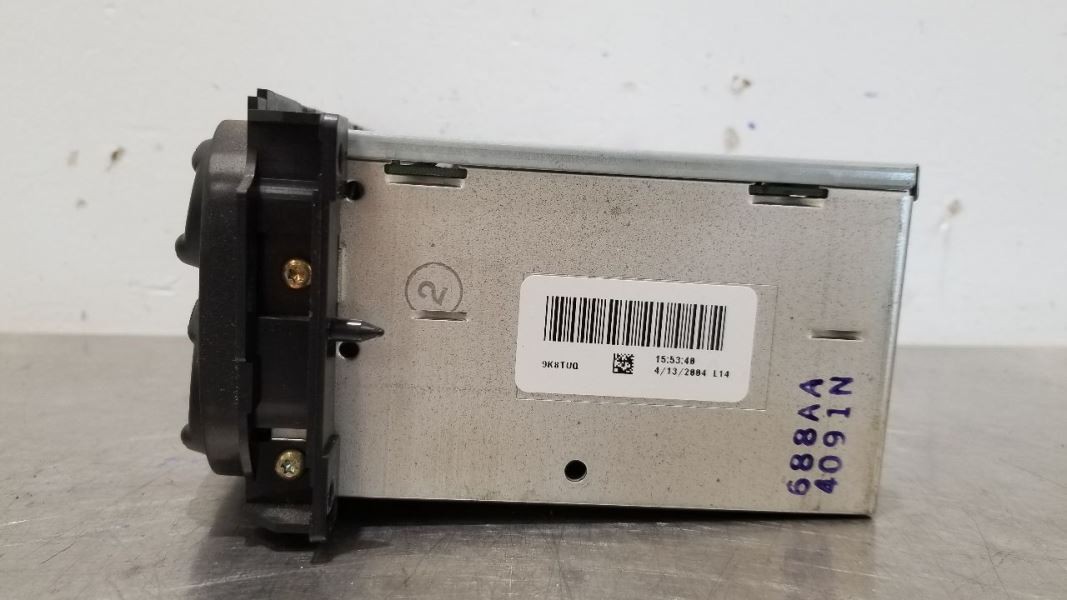 04 JEEP WRANGLER RADIO AUDIO RECEIVER HEAD UNIT 05091556AH