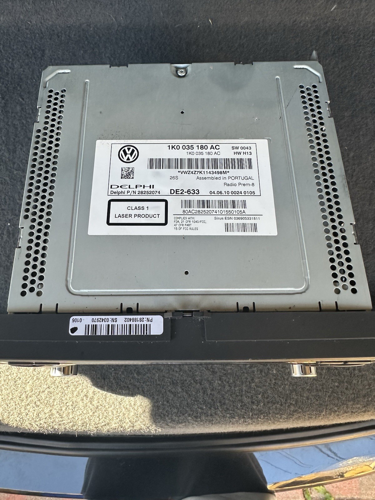 OEM Volkswagen GTI Jetta Golf Radio Stereo Head Unit Delphi 1K0 035 180 AC