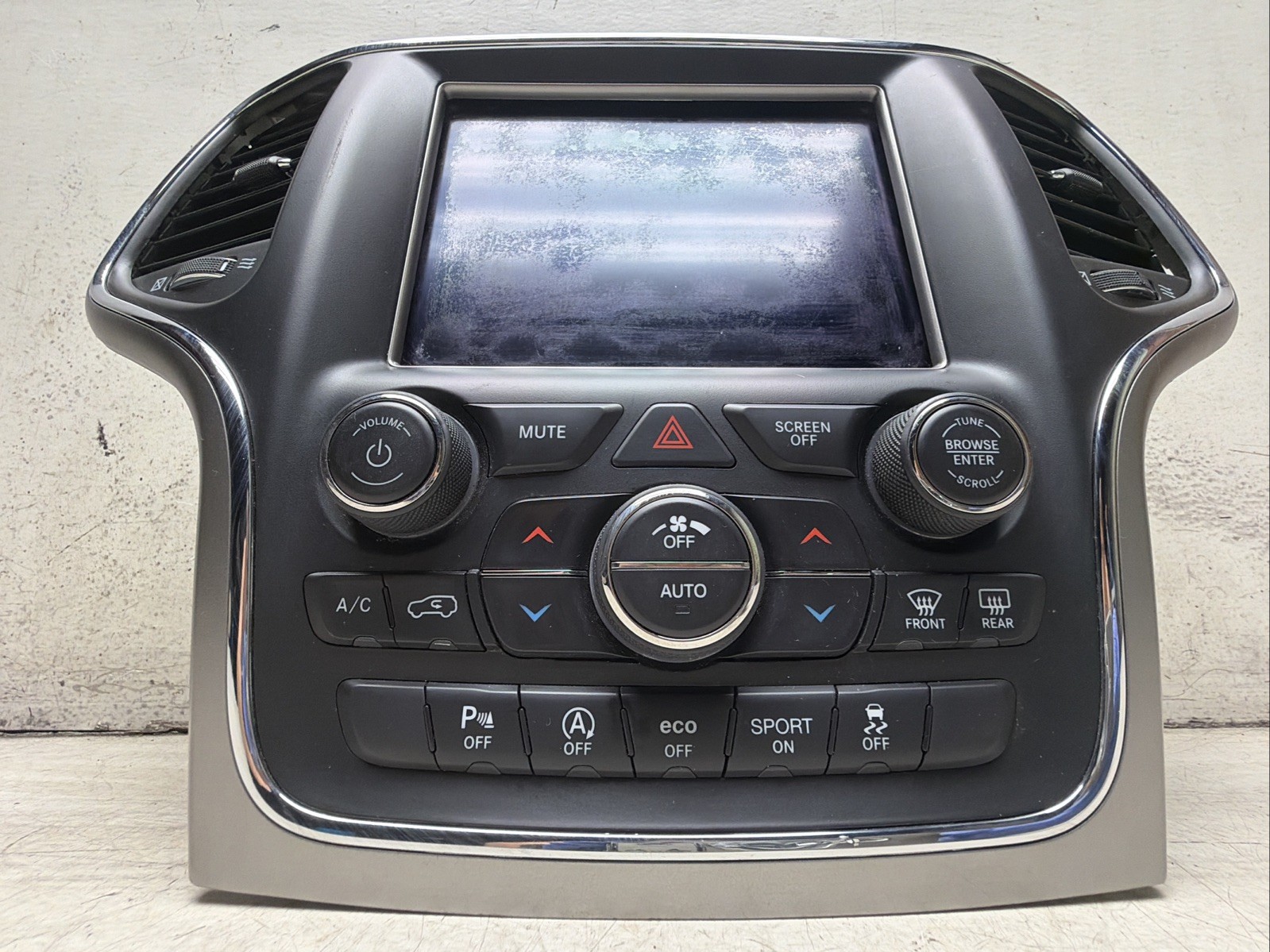 *14-18 JEEP GRAND CHEROKEE VP4 Media Radio Ctr. w/LCD SCREEN 68306656AM OEM L316